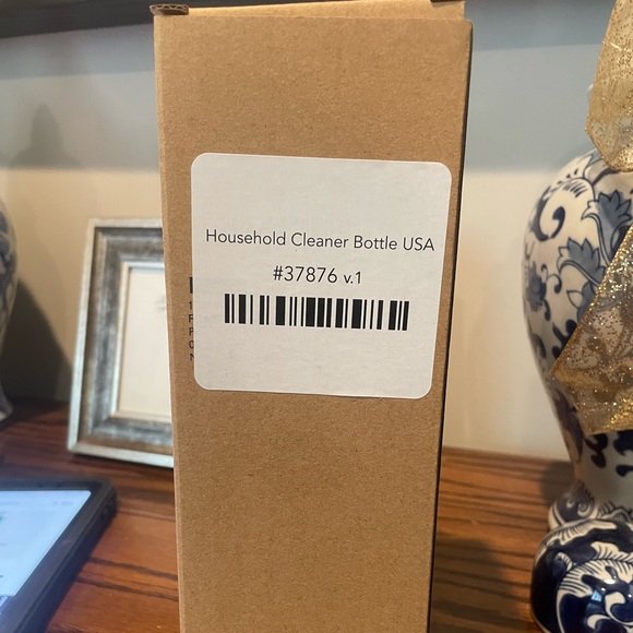 NWT Young Living Thieves household cleaner spray bottle. 500ml, 17 fl oz - Picture 3 of 3